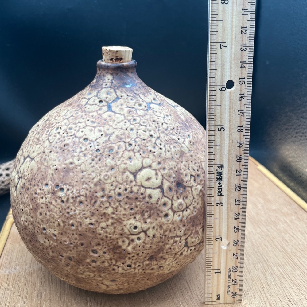 Vtg Jan & Helga Grove Art Pottery Rare Textured Brutalist weed Pot with Cork - Picture 6 of 7